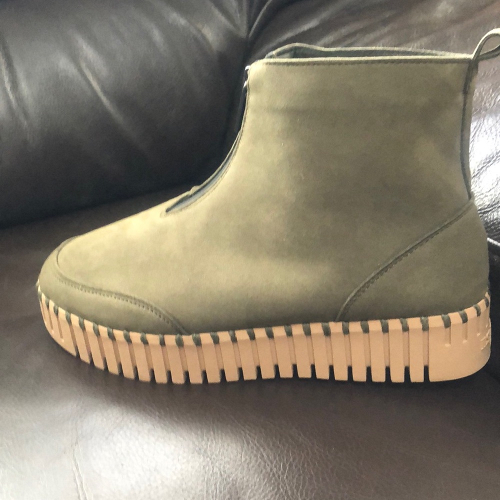 ILSE JACOBSEN  Olive Zip Front Platform Boot Size 39